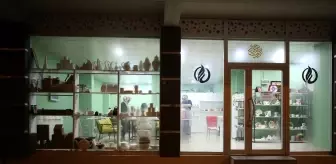 Bir yılda iki kanseri yenen kadın, çini ve seramik atölyesiyle hayata tutundu