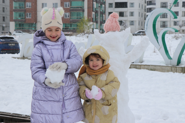 تم تعليق التعليم ليوم واحد بسبب تساقط الثلوج في العديد من المدن والمناطق