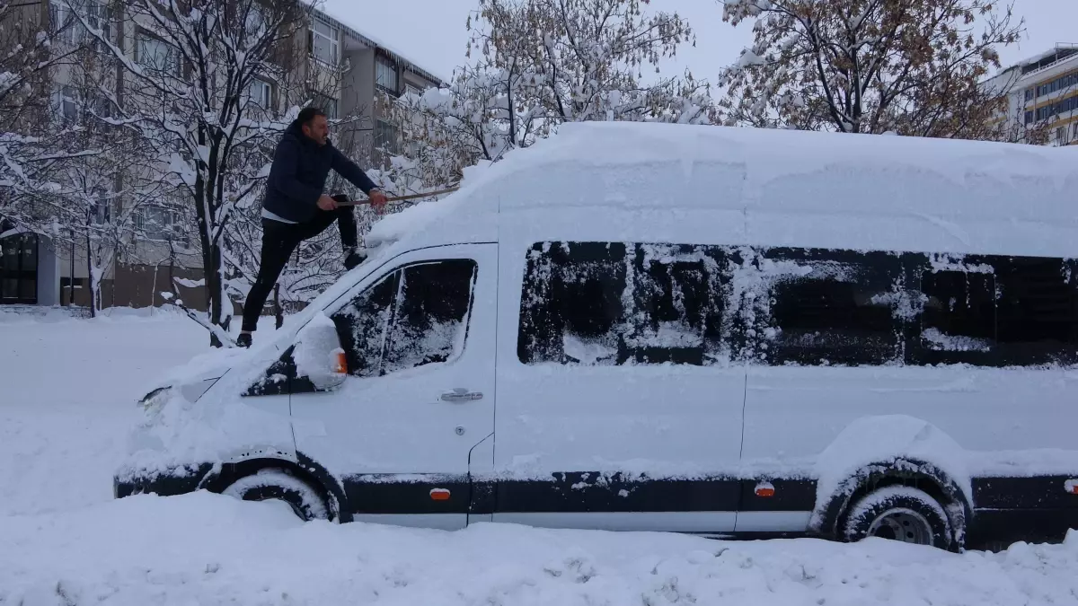 Bitlis'te 290 Yerleşim Yerinin Yolu Kar Nedeniyle Ulaşıma Kapandı
