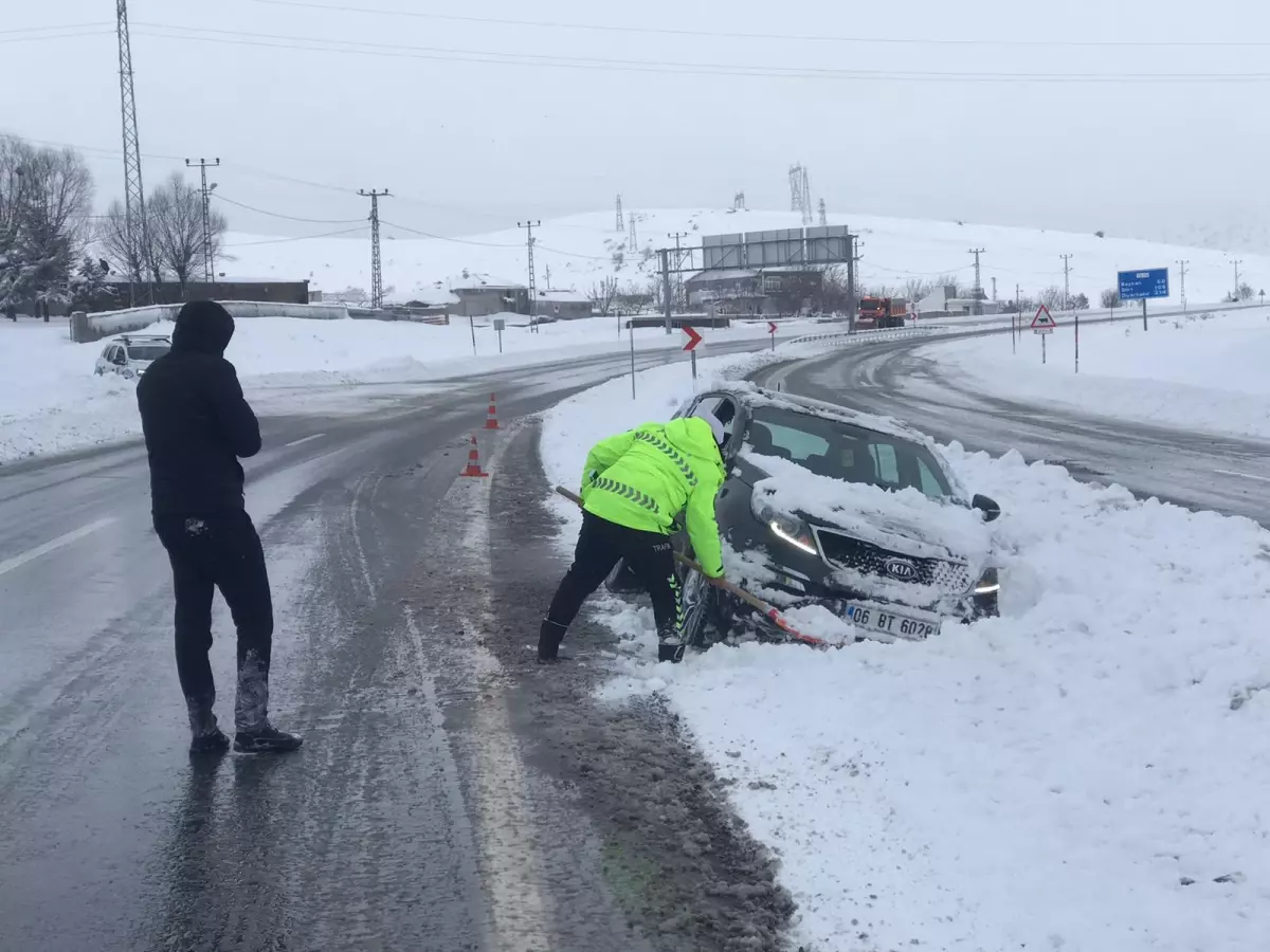 Bitlis'te kar nedeniyle 290 köy yolu ulaşıma kapandı