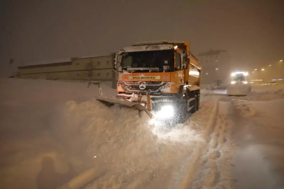 Bitlis'te kar nedeniyle bazı yollar ağır vasıtalara kapatıldı