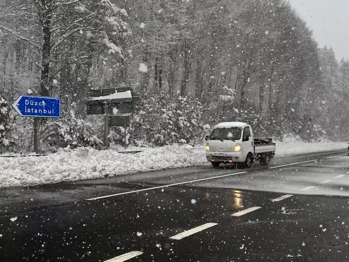 Bolu Dağı geçişinde yoğun kar yağışı