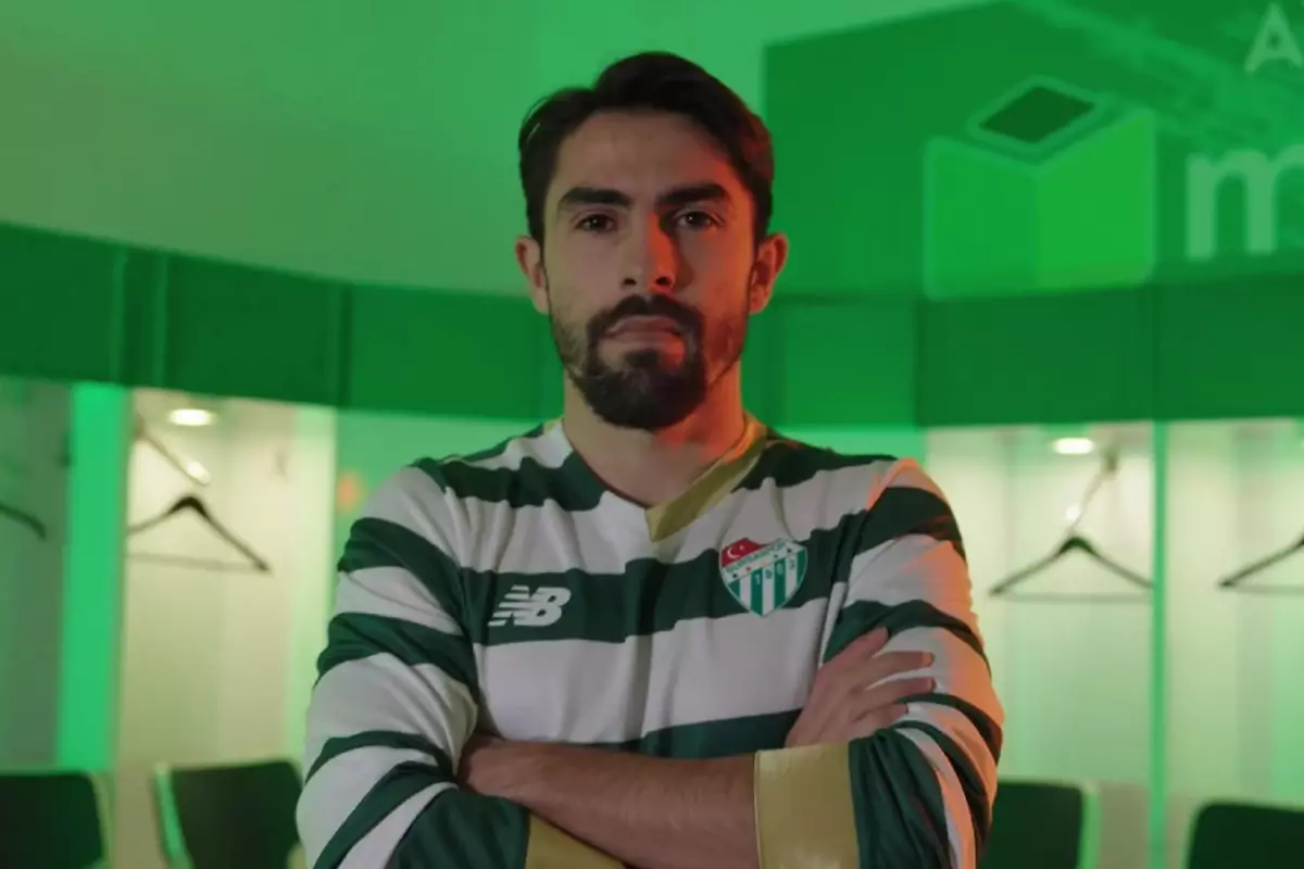 Bursaspor, Rahmetullah Berişbek'i kadrosuna kattı