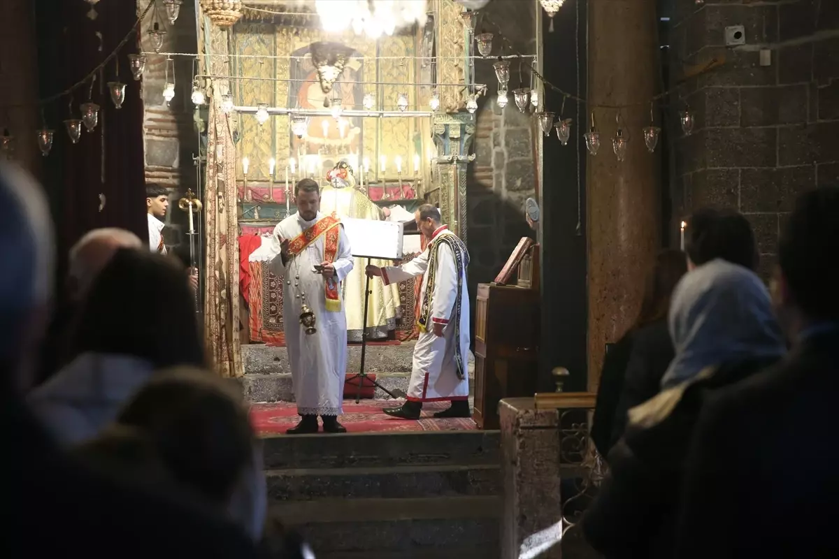 Diyarbakır'daki tarihi Meryem Ana Kilisesi'nde Noel ayini yapıldı