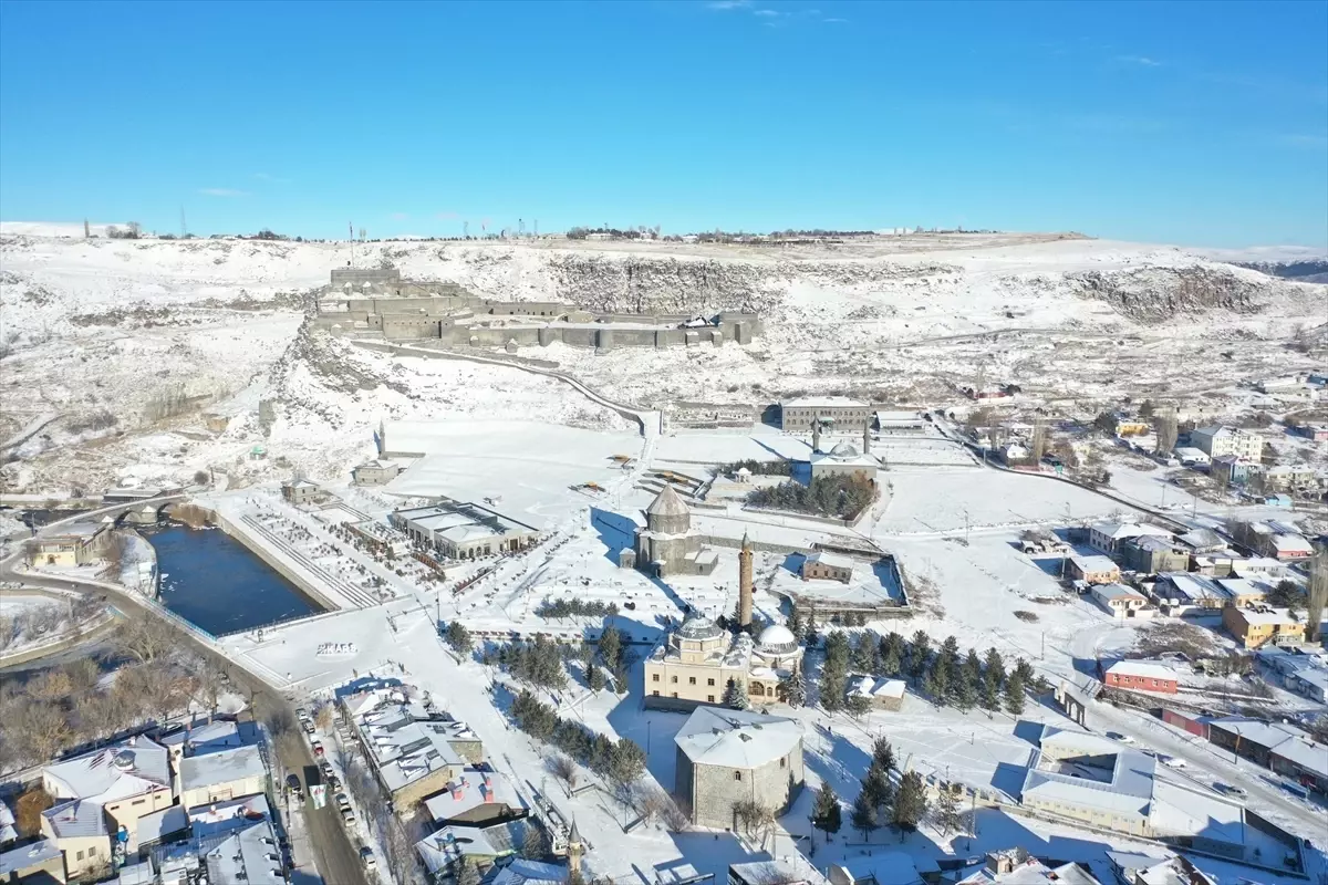 Doğu'daki 6 ilde kar ve dondurucu soğuk hava etkisini sürdürüyor