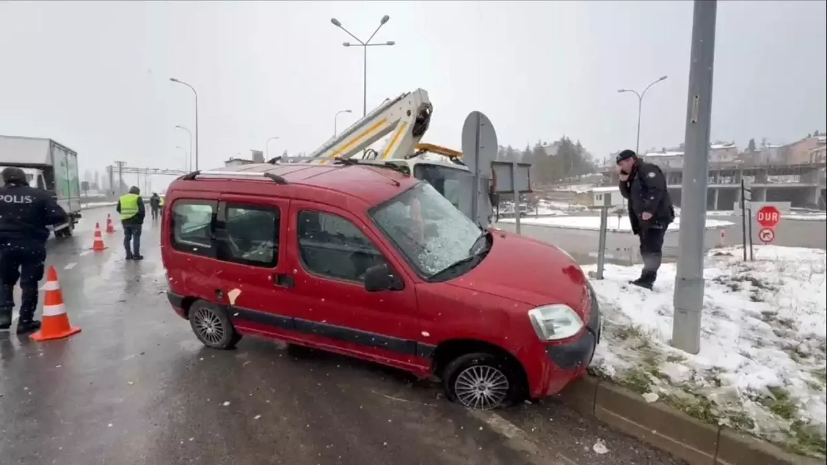 Domaniç'te trafik kazası: 4 yaralı