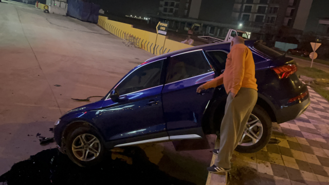 The driver of the car that got stuck on the wall said 'I am from Thrace' and tried to kiss the police