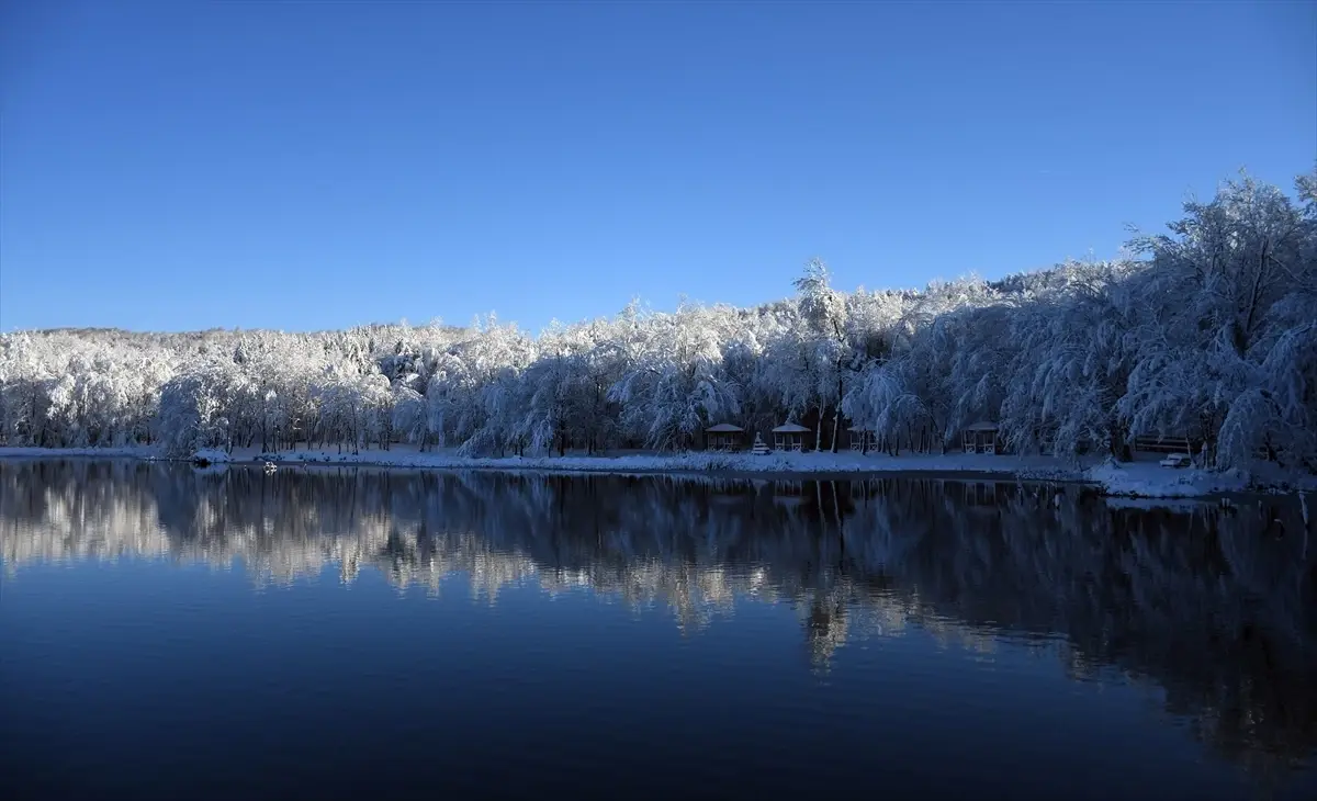 Düzce Korugöl Tabiat Parkı karla kaplandı