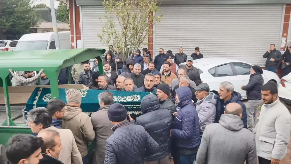 Esenyurt'taki kazada ölen şoför Niyazi Çelik son yolculuğuna uğurlandı