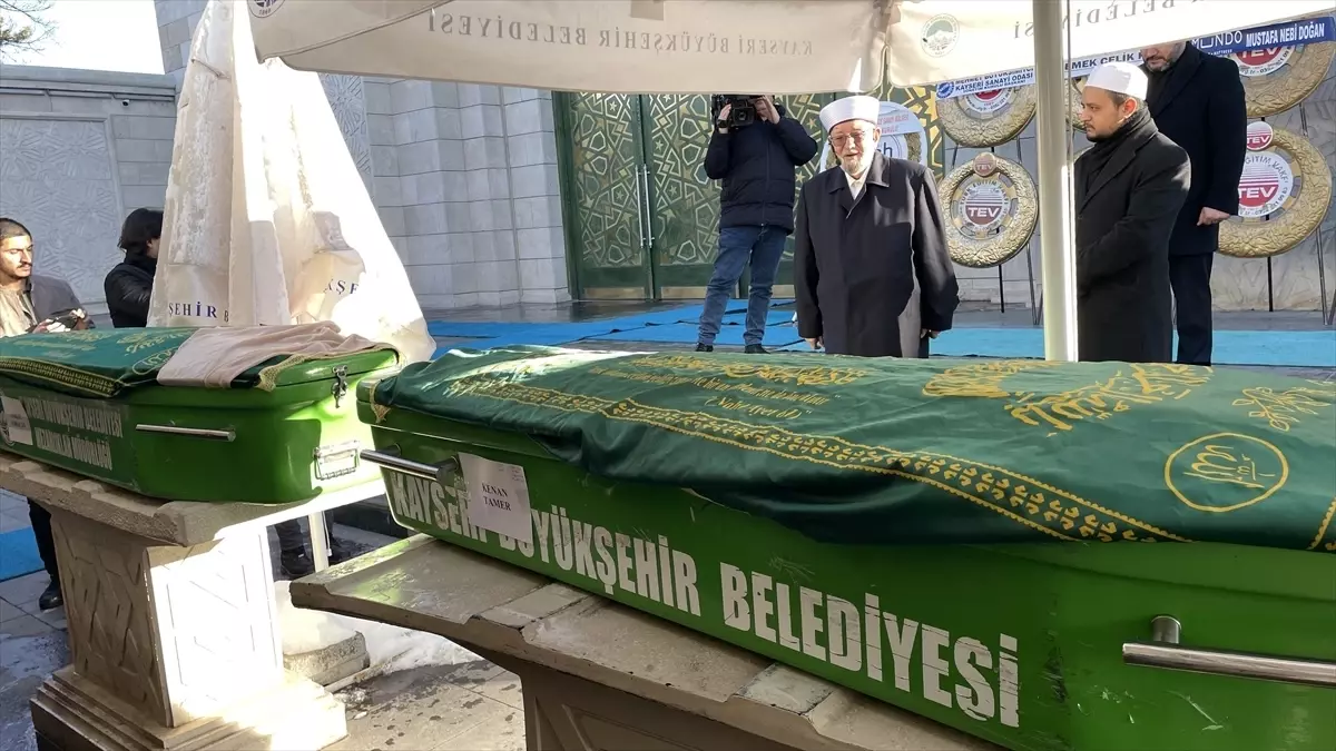 Eski Diyanet İşleri Başkan Yardımcısı Nursaçan'ın vefat eden eşinin cenazesi defnedildi