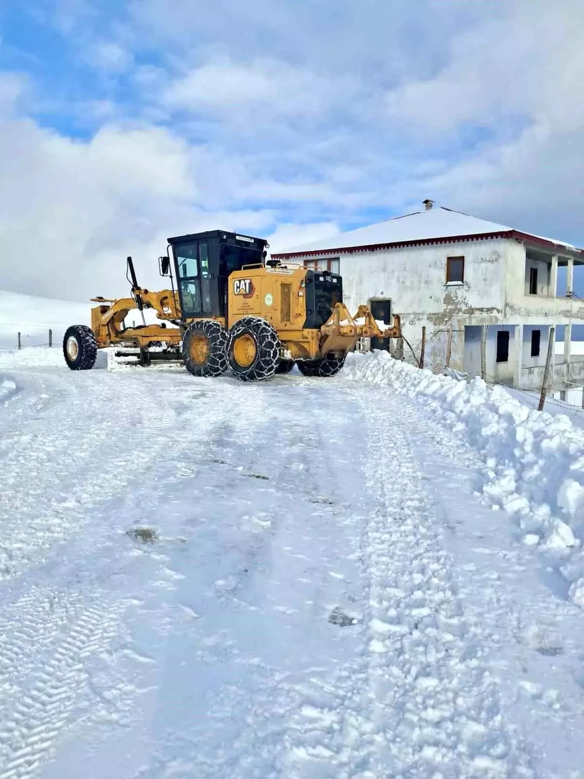 Giresun'da kar engeli: 39 köy yolu ulaşıma kapandı