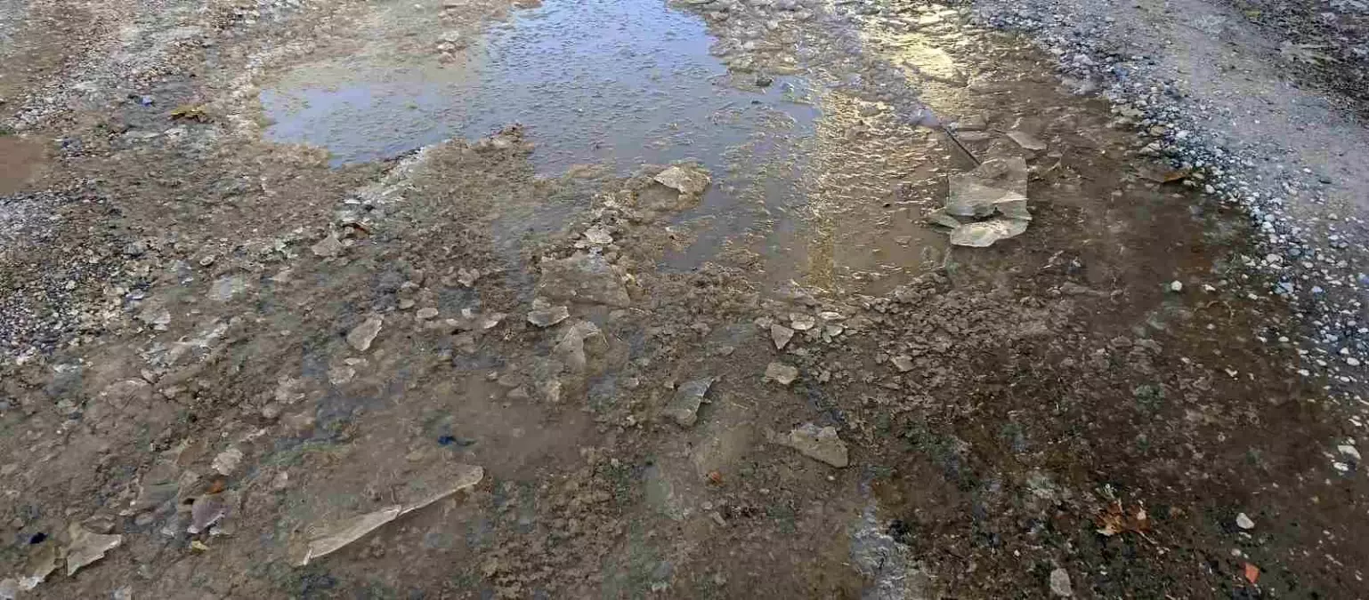 Gölbaşı'nda, sular dondu