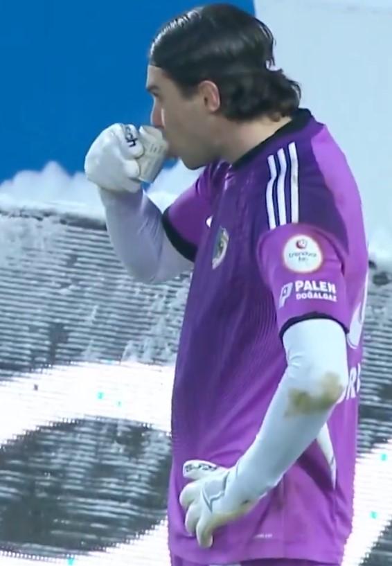 Image from Turkey! Drank tea during the match to warm up in -10 degree cold