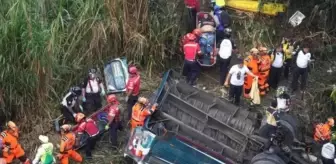 Guatemala'da devrilen yolcu otobüsündeki 15 kişi hayatını kaybetti