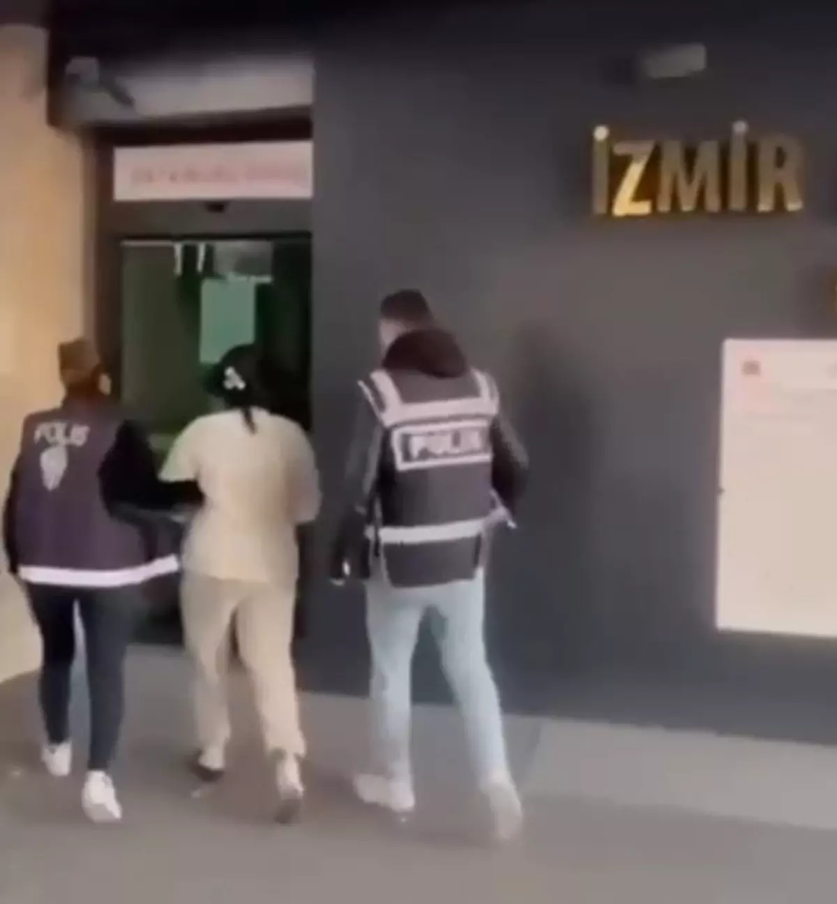 İzmir'de 61 yıl hapis cezası ile aranan firari yakalandı