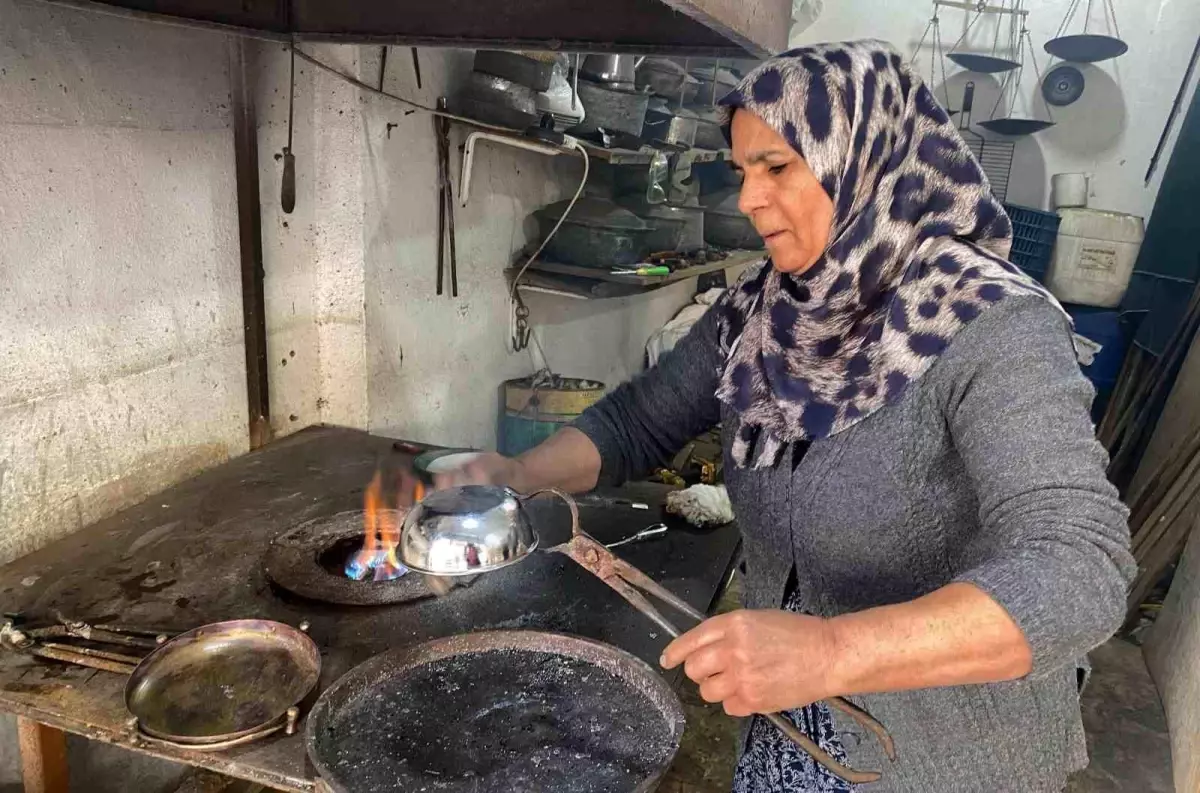 Kadın eliyle yarım asırlık kalaycılık