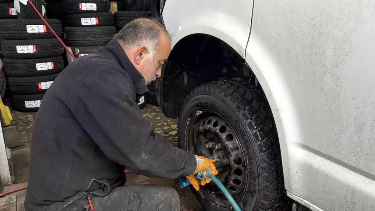 Kar yağdı, kış lastiği telaşı başladı