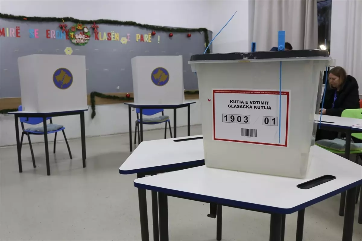 Kosova'da seçmenler, erken genel seçim için sandık başına gitti