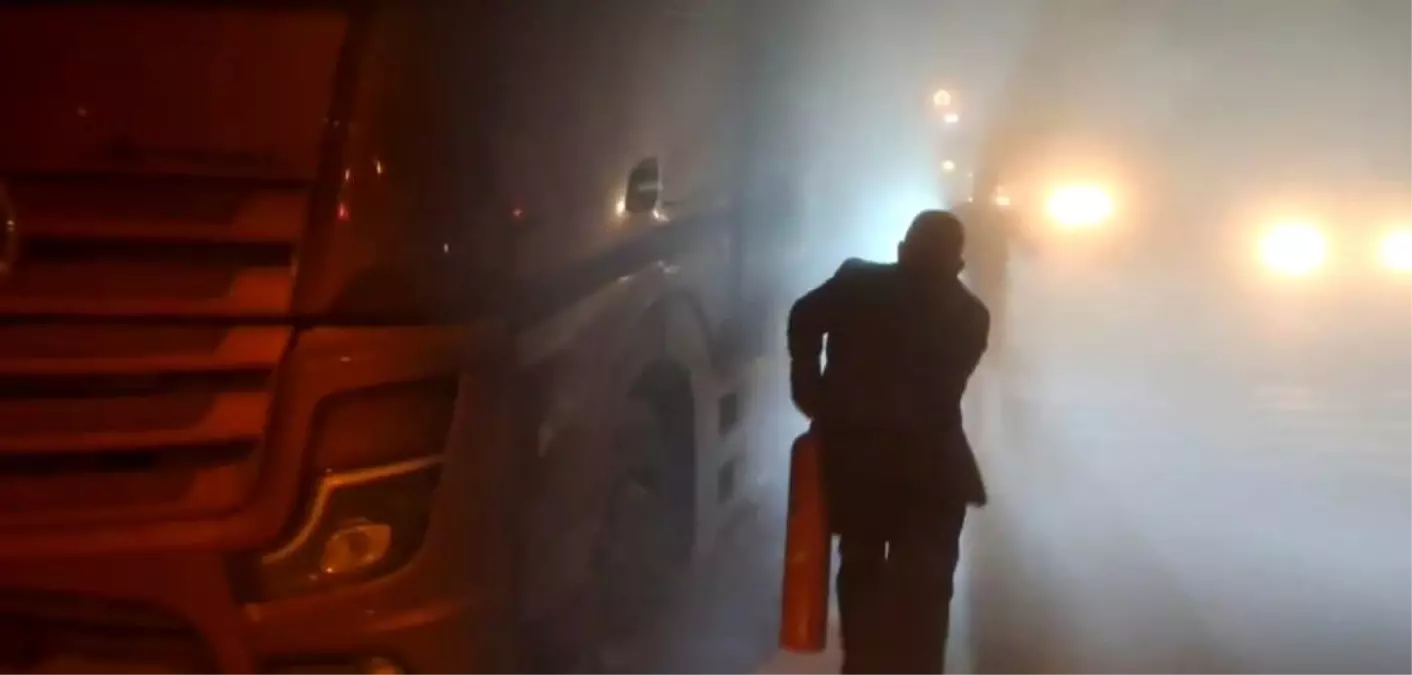 Malatya'da seyir halindeki tır alev aldı