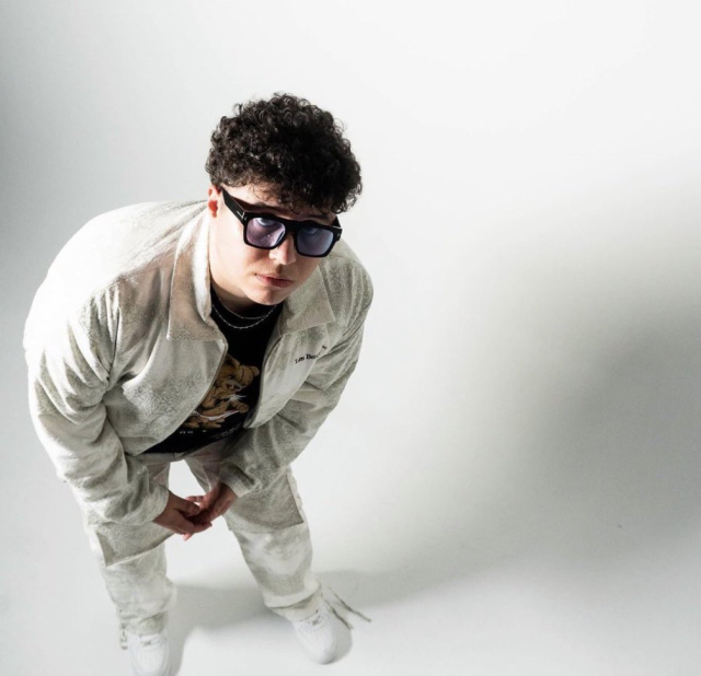 manken buse iskenderoglu ve unlu rapci ege 19399159 820 m