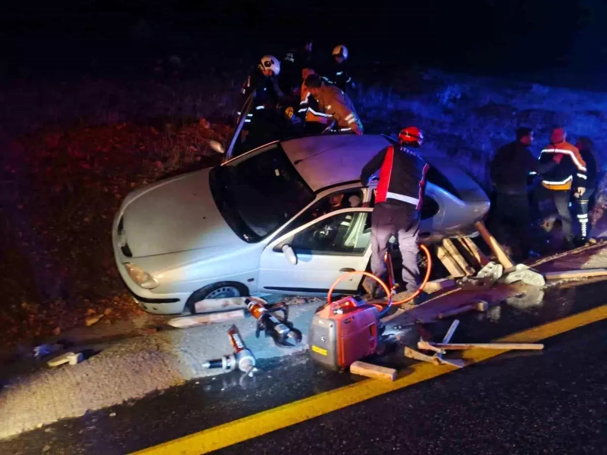 Mardin'de şarampole devrilen otomobilde 2 kişi yaralandı