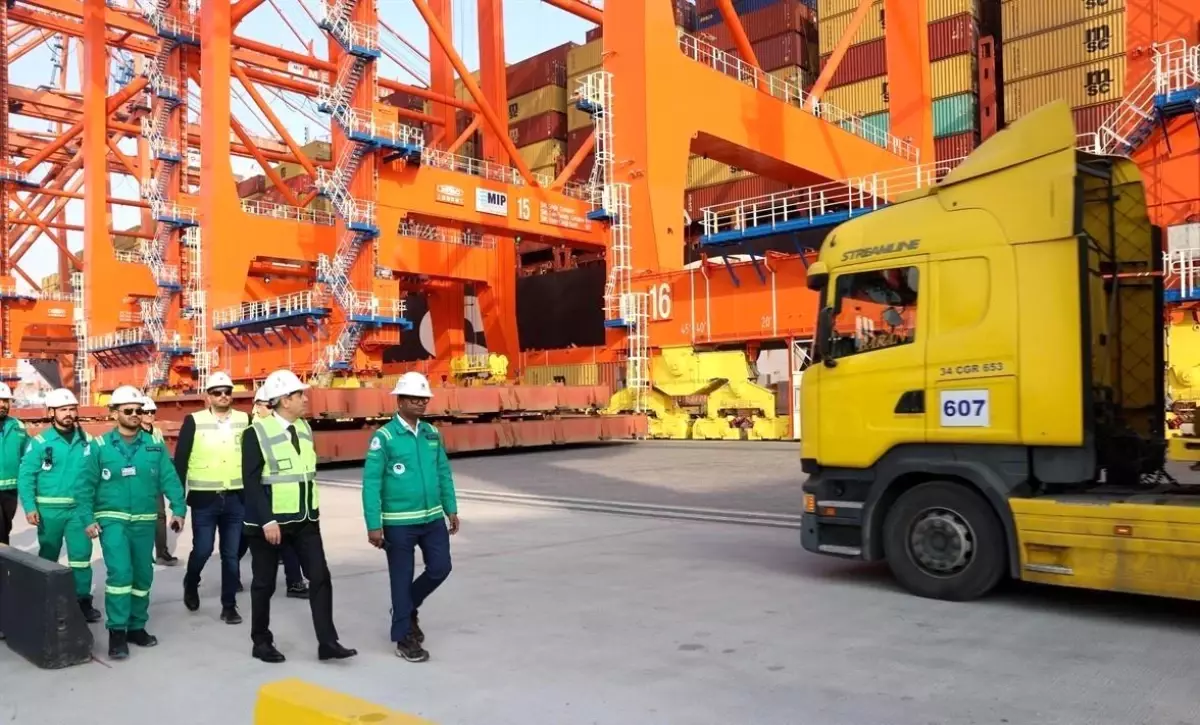 Mega gemilerin yeni adresi Mersin Limanı oldu