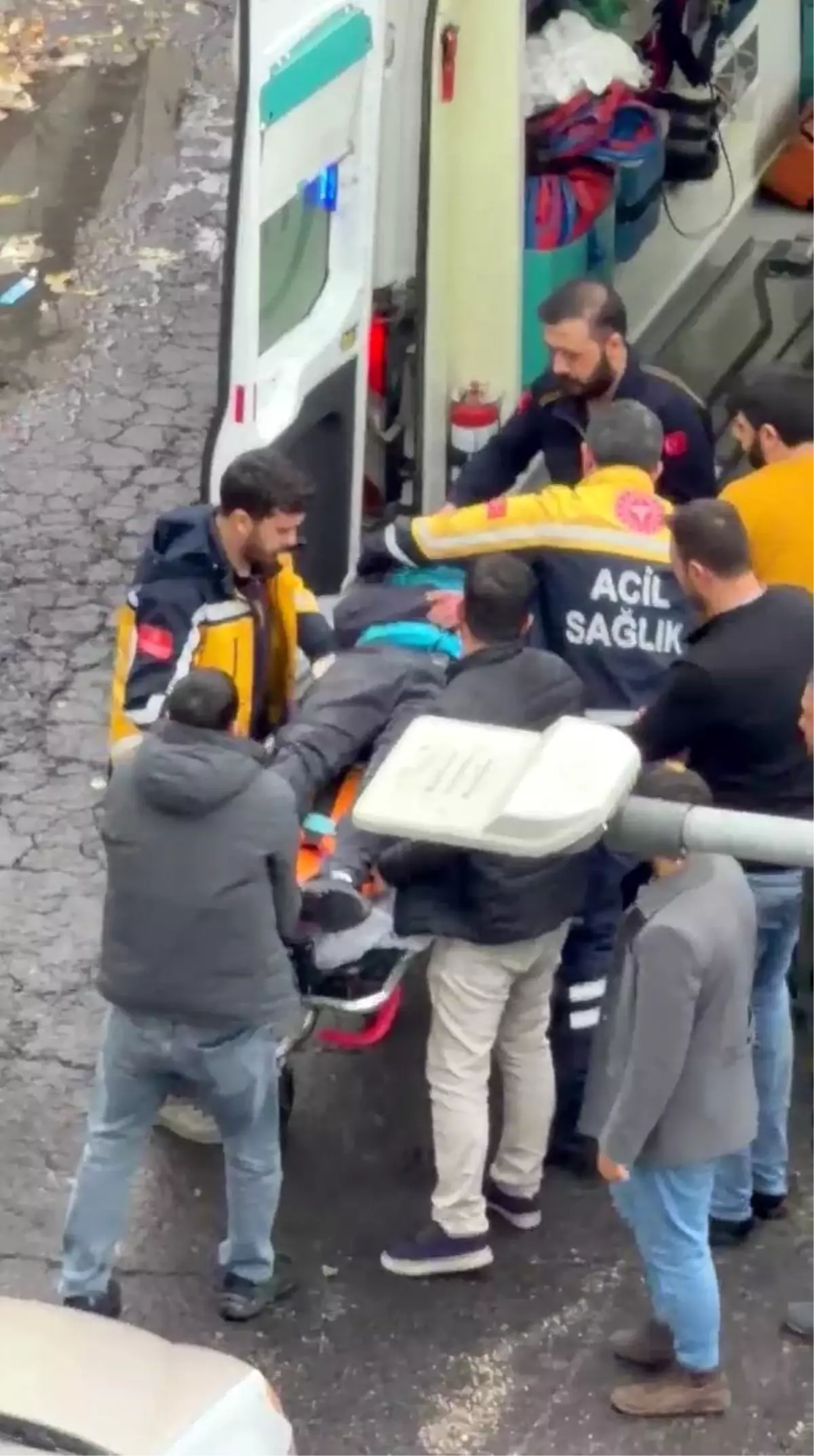 Otomobil motokuryeye çarptı: 1 yaralı