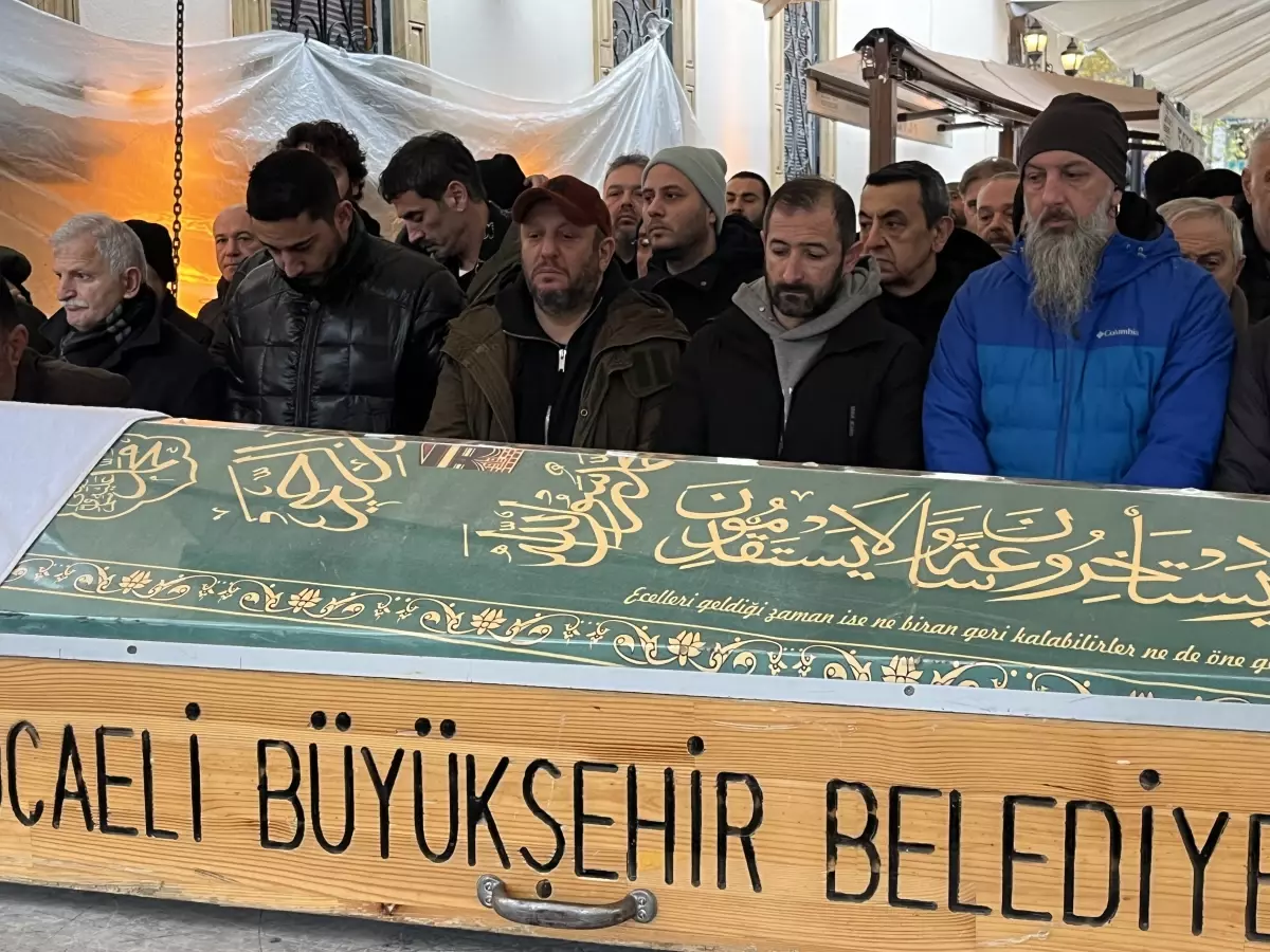 Oyuncu Serkan Keskin'in babası İzmit'te toprağa verildi