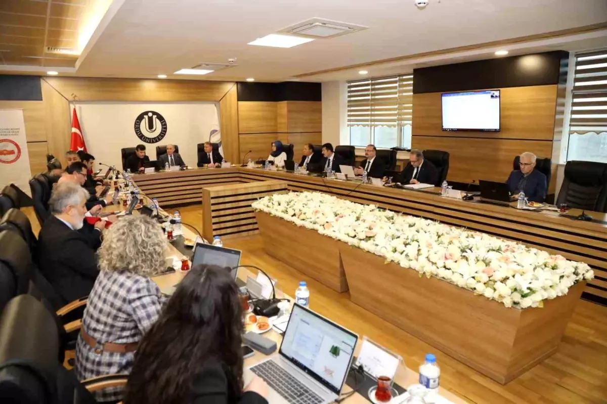 Rektör Hacımüftüoğlu, ÜAK yönetim kurulu toplantısına katıldı