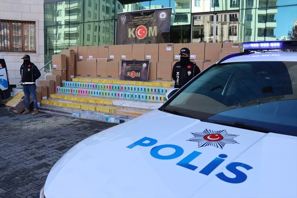 Şanlıurfa'da bir araçta gümrük kaçağı 43 bin paket sigara ele geçirildi