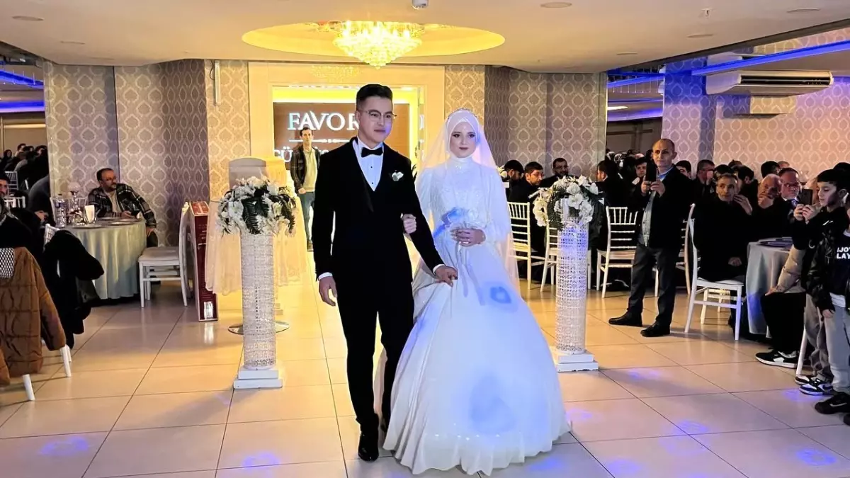 Sosyal medyada gündem olan çift dünyaevine girdi