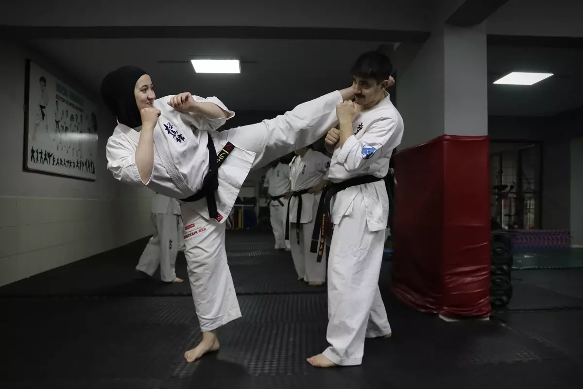 Sporcu ailenin 'beşikte başlayan' karate sevgisi
