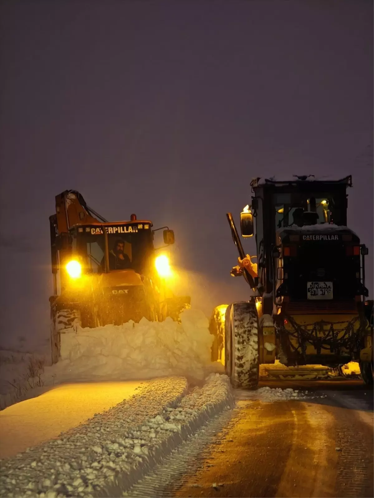 Van'da ulaşımın sağlanamadığı 569 yerleşim yerinden 226'sının yolu açıldı