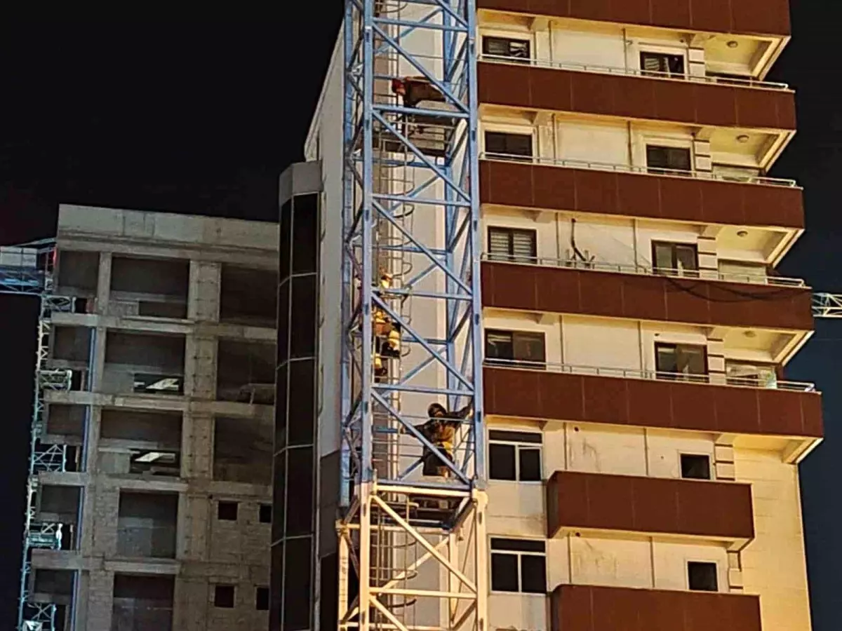 Vince çıkarak intihara kalkışan şahsı itfaiye vazgeçirdi