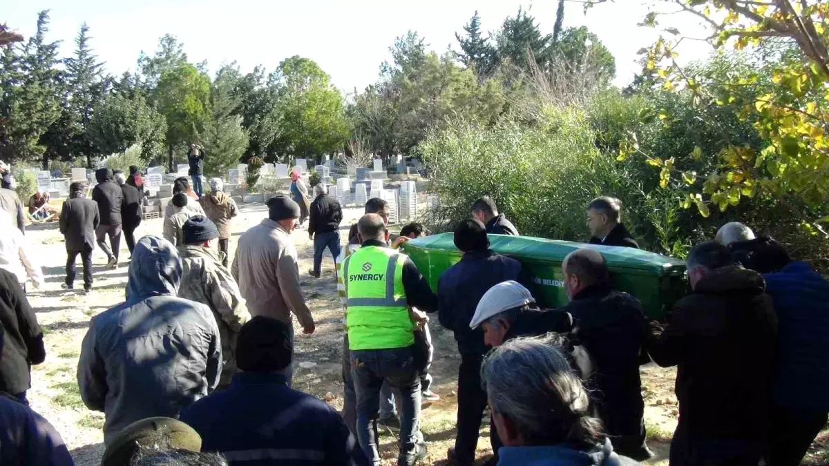 Yangında ölen 2 kardeşe acı veda: Aynı tabutla getirilip aynı kabre defnedildiler