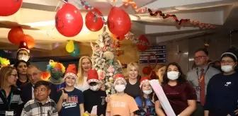 Akdeniz Üniversitesi Hastanesi'ndeki çocuklar için 'yılbaşı' etkinliği