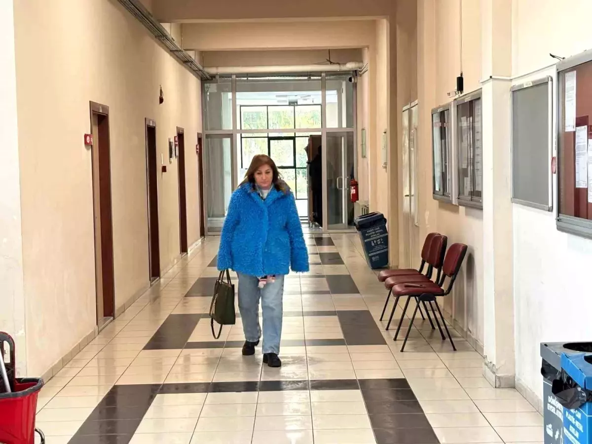 Annesi için bekledi, üniversite hayalini 53 yaşında gerçekleştirdi