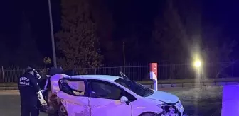 Aydın'da duvara çarpan otomobildeki 2 kişi yaralandı