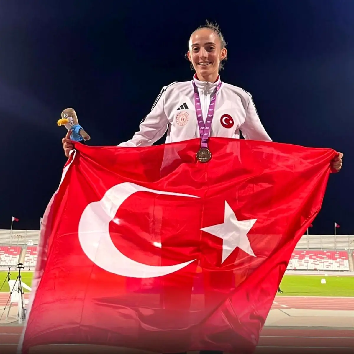 Başkan Albayrak, Türkiye rekoru kıran Eskişehirli sporcuyu kutladı