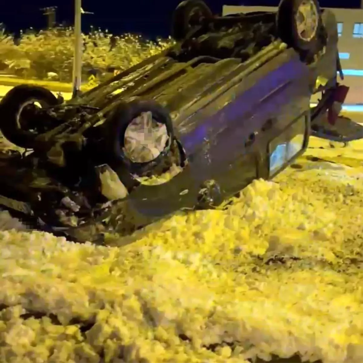 Batman'da kar ve buzlanma kazaya neden oldu: 2 yaralı