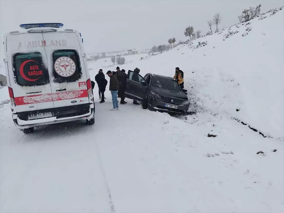 Bingöl'de kara saplanan SUV tipi aracın sürücüsü yaralandı