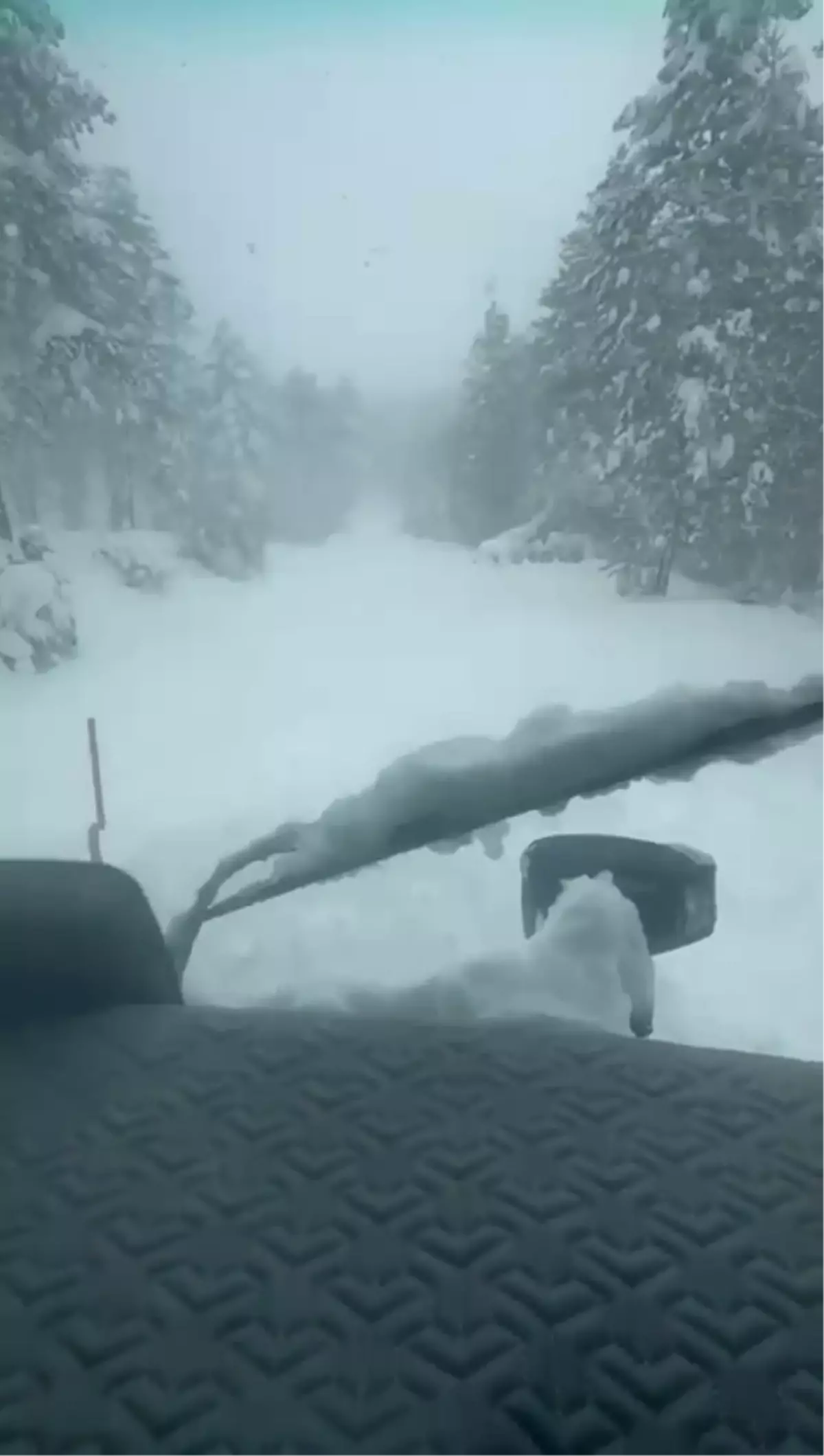 Bolu'da kar kalınlığı yarım metreye ulaştı