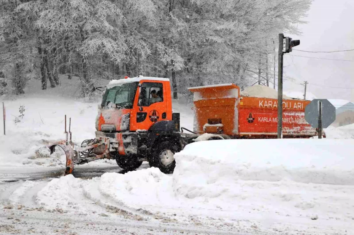 Bolu Dağı'nda yoğun kar yağışı başladı