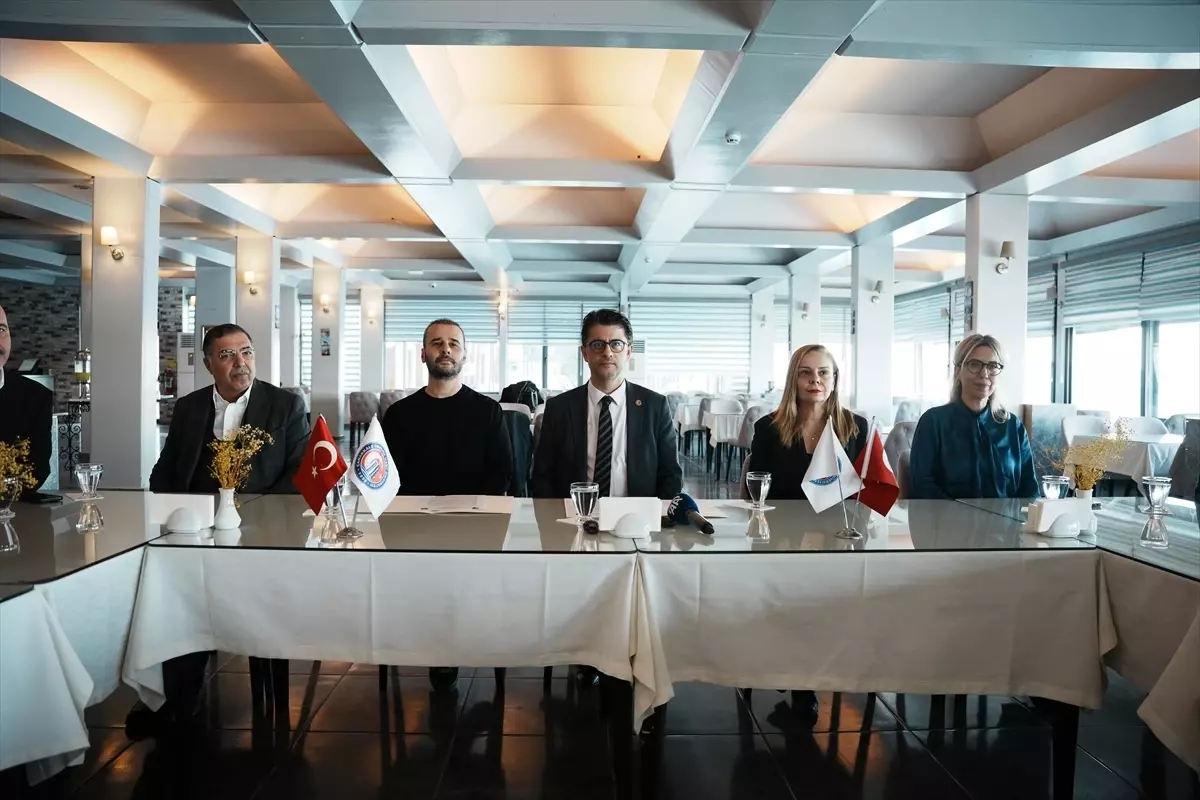 Çanakkale'de spor alanında üniversite ile belediye kulüpleri arasında iş birliği yapıldı