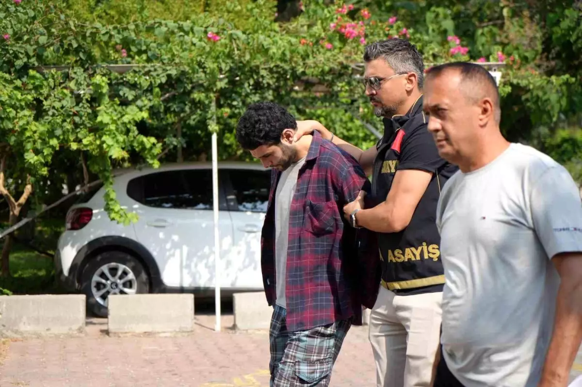 Cinayet davasında ilk kez hakim karşısına çıkan sanık: "Masanın üzerindeki bardağı alıp başına vurdum"