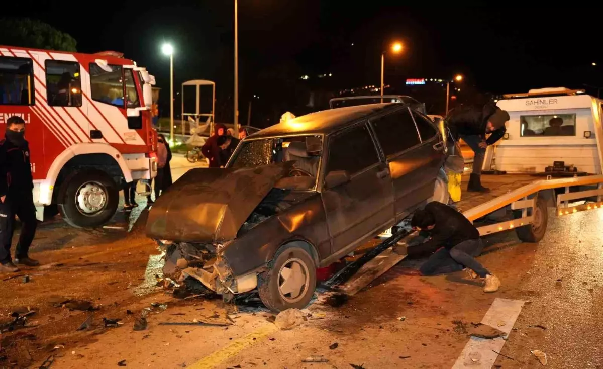 Denizli'de 5 araçlı zincirleme trafik kazasında yaralanan sürücü kurtarılmadı