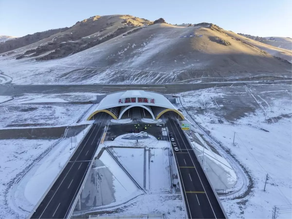 Dünyanın en uzun otoyol tüneli Çin'de açıldı