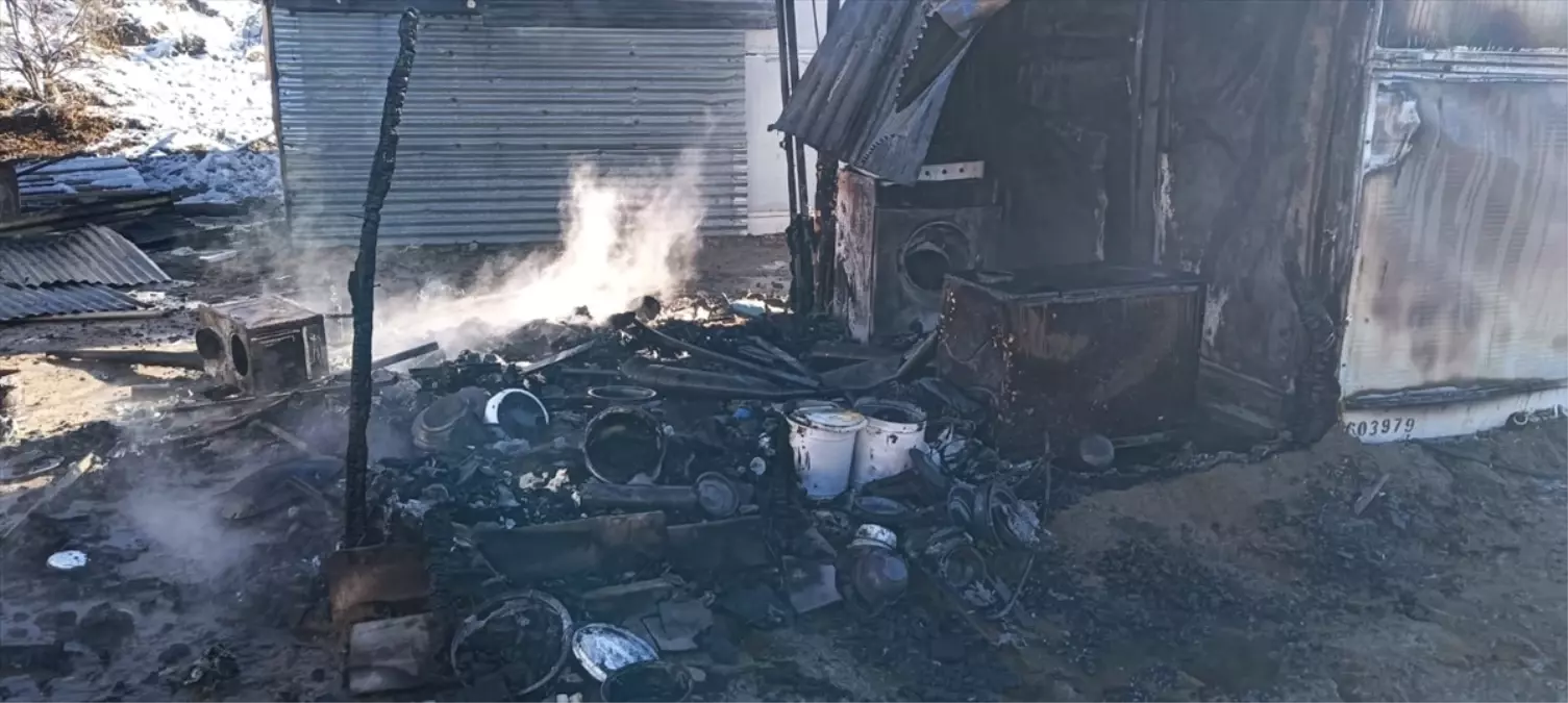 Elazığ'da konteynerde çıkan yangın söndürüldü