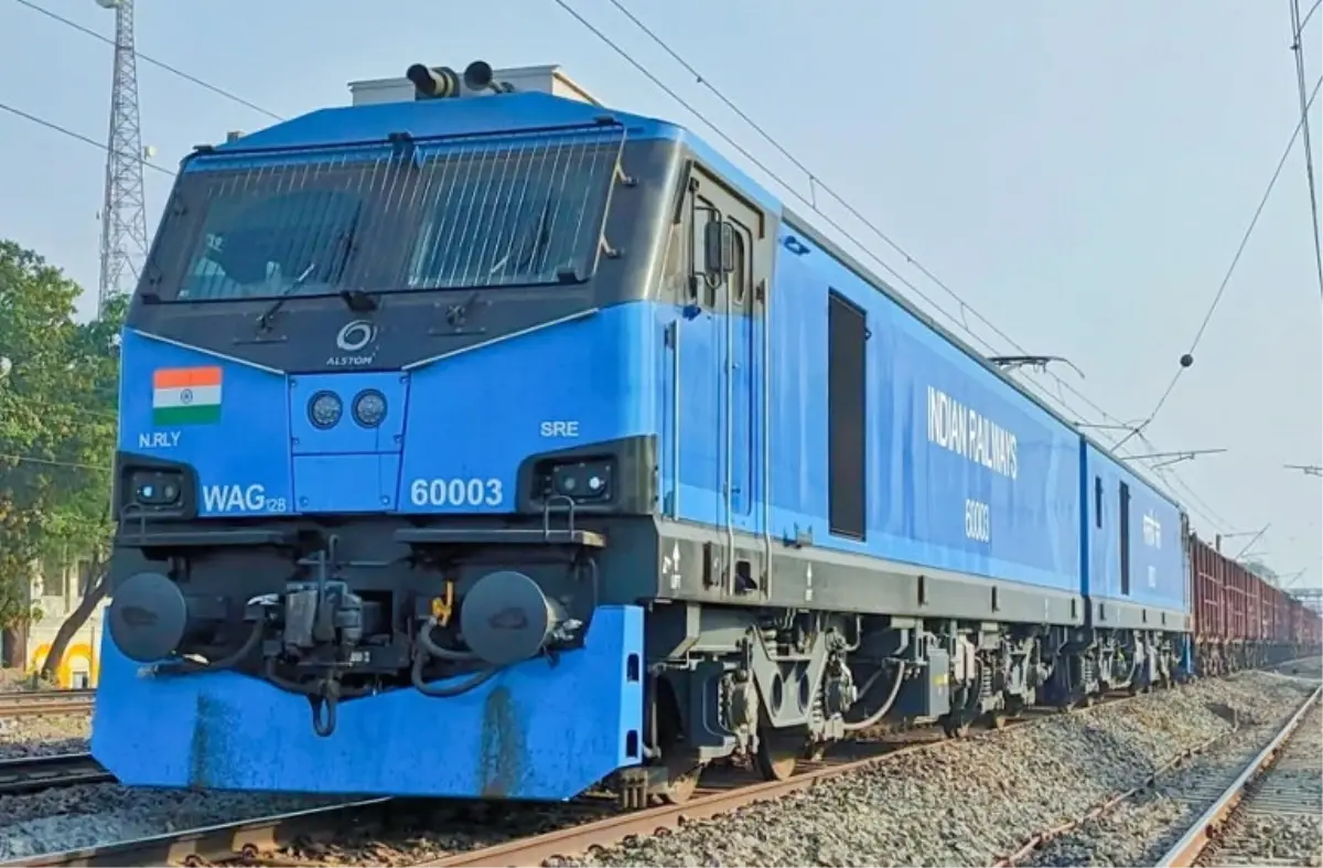 Hindistan'da Tren Yangını: 1 Kişi Hayatını Kaybetti