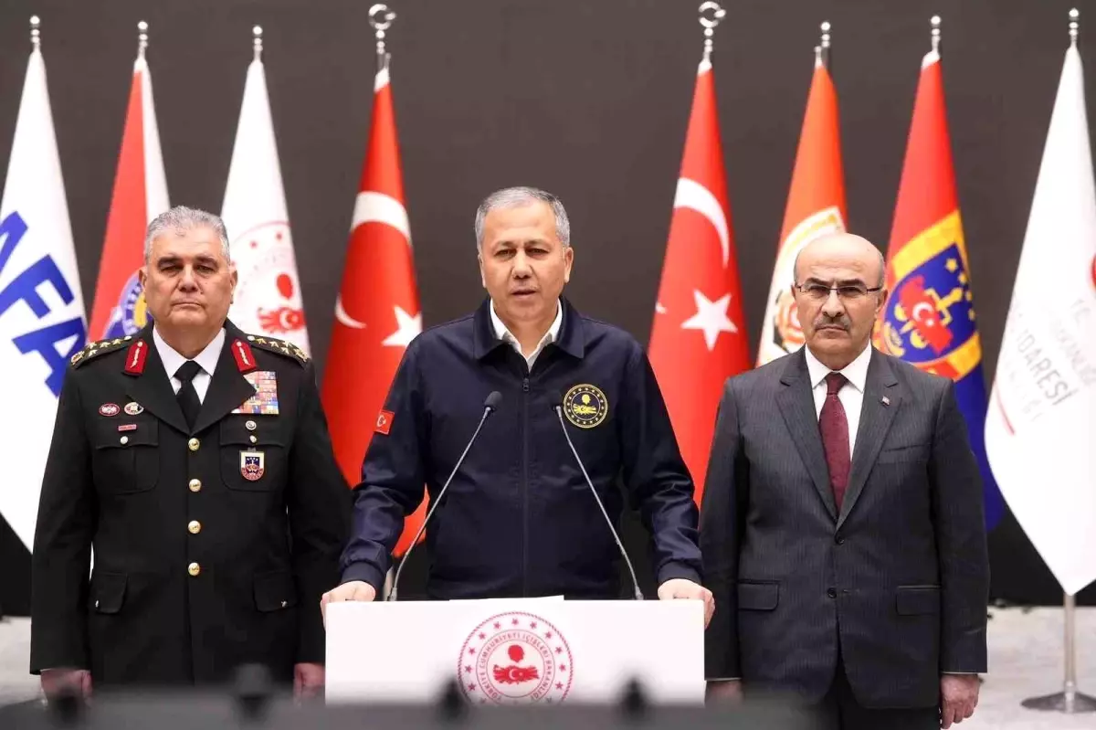 İçişleri Bakanı Ali Yerlikaya: "Yalova'da DEAŞ terör örgütü mensuplarıyla çıkan çatışmada 3 polisimiz şehi...